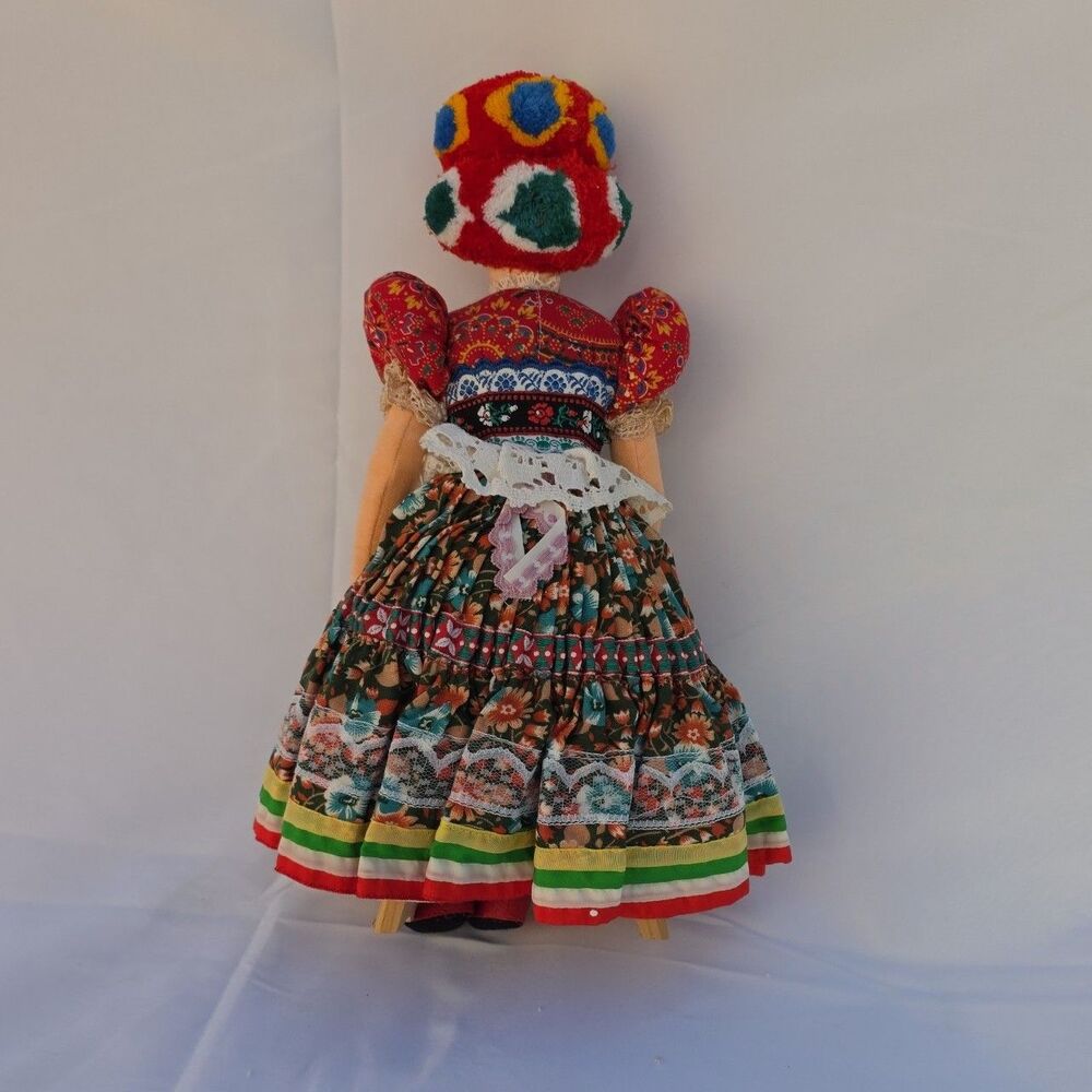 Hungarian MATYO Wedding Doll - Picture 5 of 6